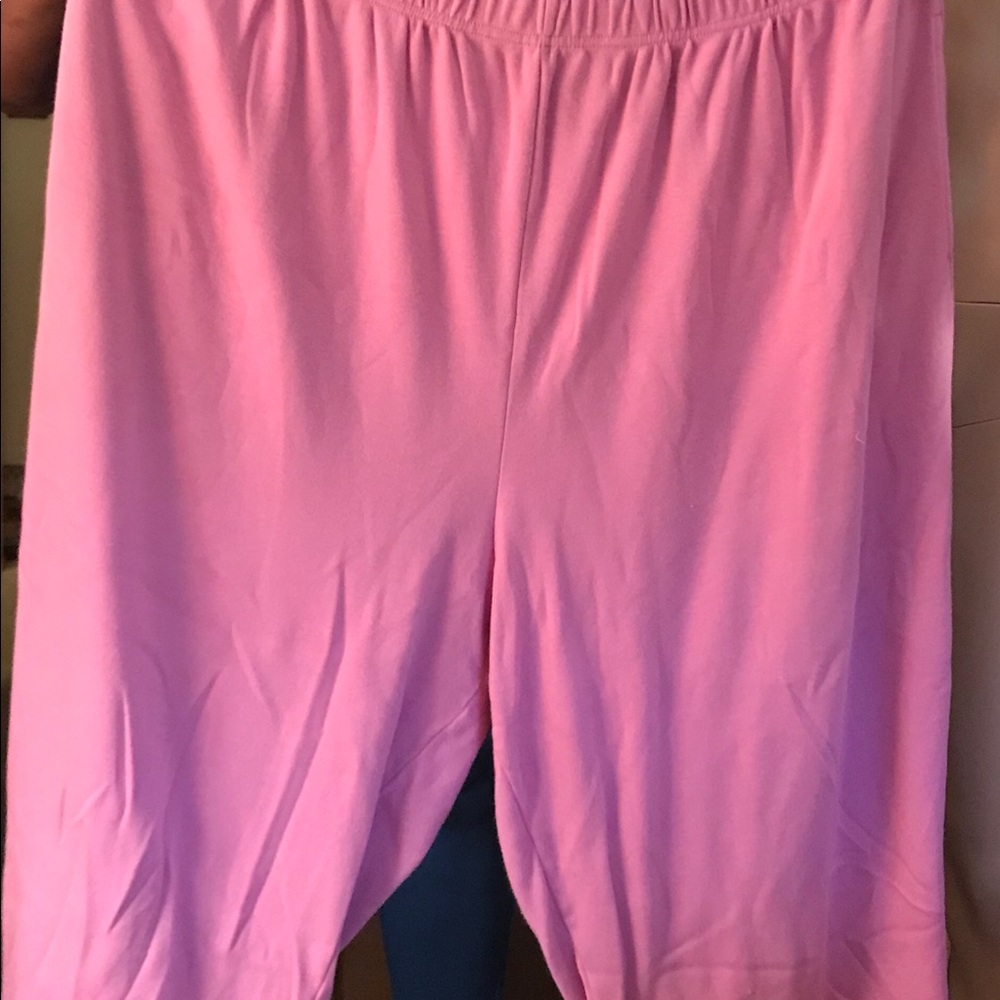Pink Capri's size 3X.